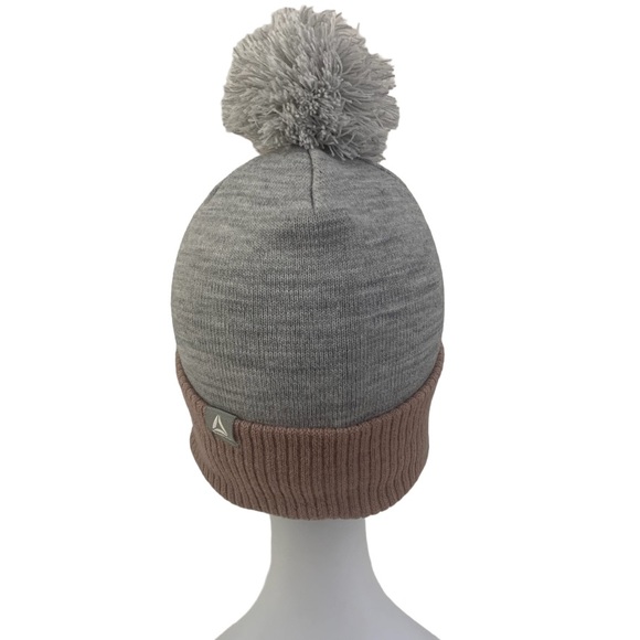 NWT Reebok 2-Piece Logo Set Knit Fringe Scarf and Pom Pom Beanie Gray Mauve - Picture 4 of 12